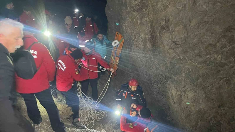 Hakkari’de arıcılık yapan adam dağdan düşerek hayatını kaybetti
