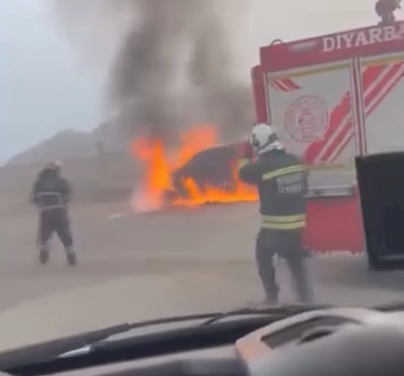 Seyir halindeki cip alev aldı
