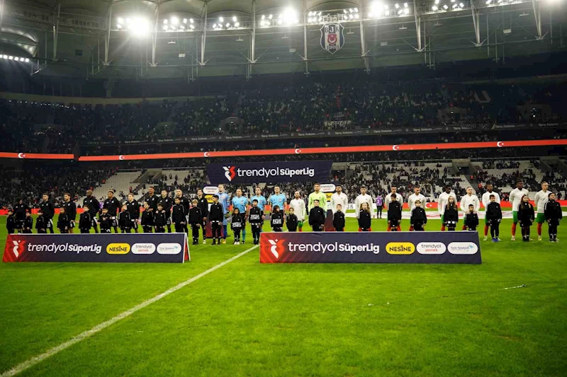 Trendyol Süper Lig: Beşiktaş: 1 - Corendon Alanyaspor: 1 (Maç devam ediyor)
