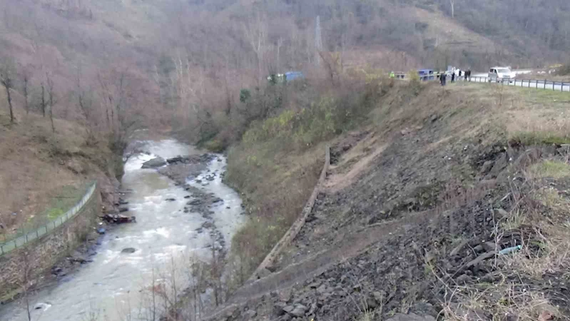 Trabzon’da otomobil dereye uçtu: 1 ölü
