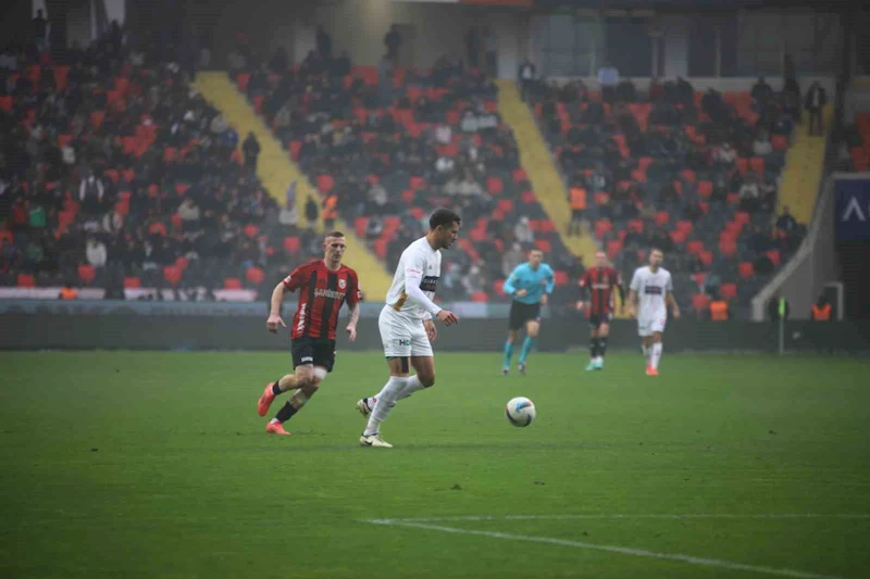 Trendyol Süper Lig: Gaziantep FK: 1 - Antalyaspor: 0 (İlk yarı)
