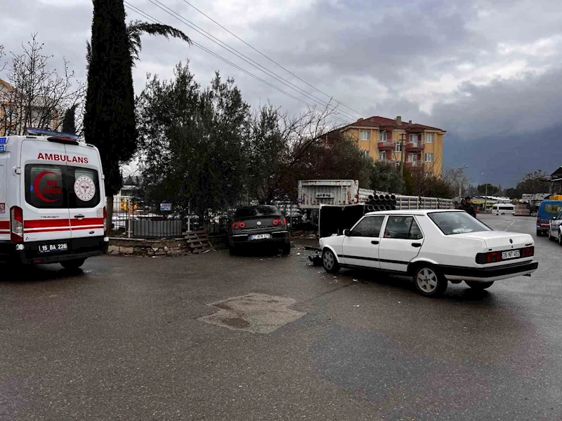 Burdur’da ehliyetsiz genç kaza yaptı: 1 yaralı
