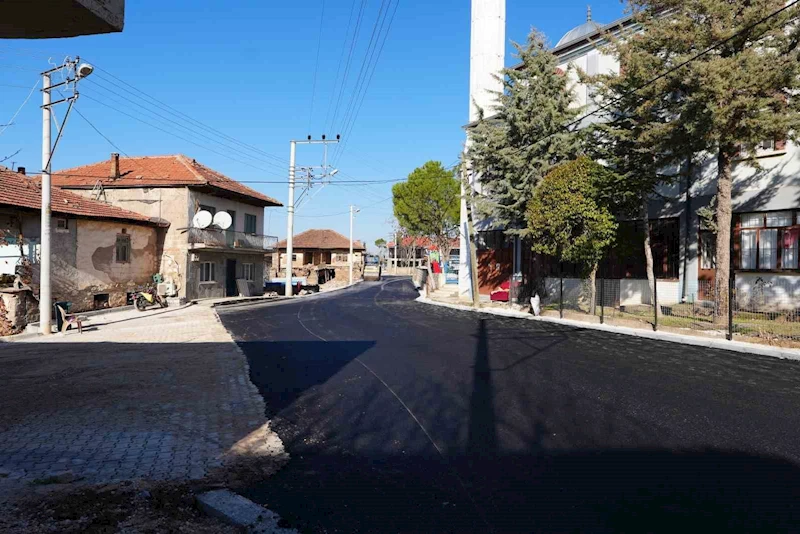 Denizli Büyükşehir Belediyesi, Kutlubey projesinde bin ton asfalt, 90 bin metrekare beton parke taşı döşendi
