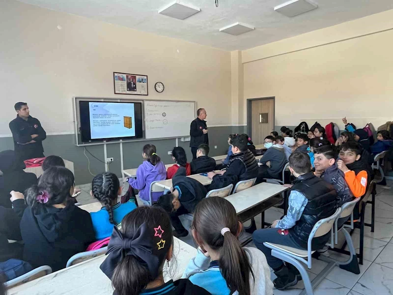 Kars’ta öğrencilere AFAD farkındalık eğitimi verildi
