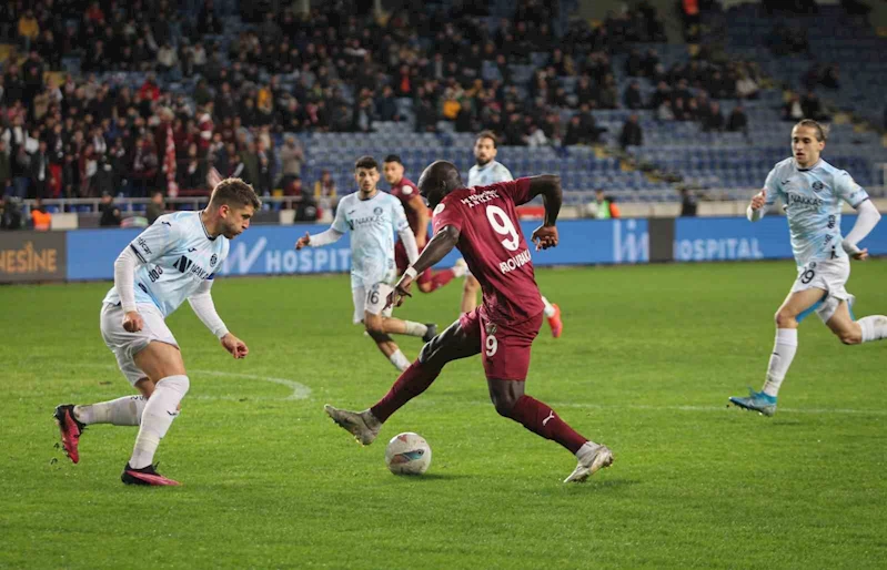 Trendyol Süper Lig: Atakaş Hatayspor: 1 - Adana Demirspor: 0 (İlk yarı)
