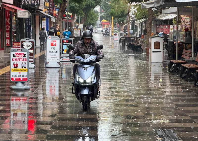 Doğu Akdeniz’de ’kuvvetli yağış ve fırtına’ uyarısı
