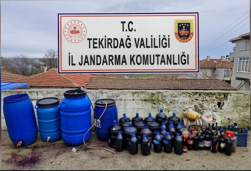 Tekirdağ’da yılbaşı öncesi kaçak alkol operasyonu: 2.5 ton sahte içki ele geçirildi
