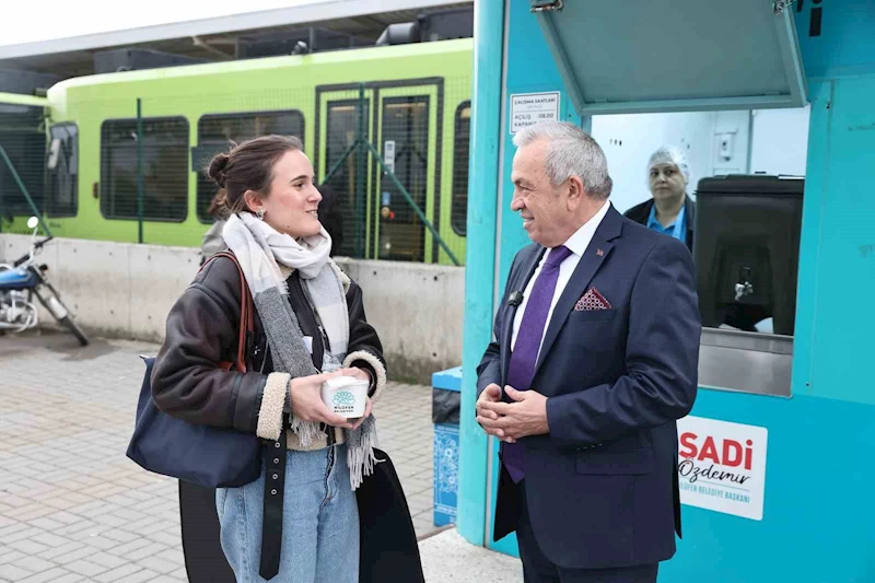 Başkan Şadi Özdemir’den öğrencilere çorba ikramı
