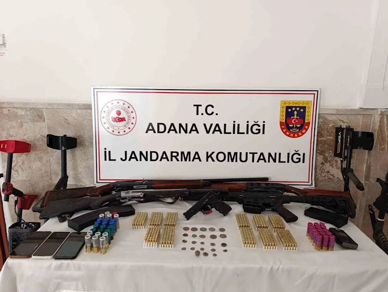 Adana’da evde 23 sikke ve 5 silah çıktı
