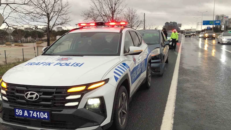 Polis aracına çarpan alkollü sürücü: 