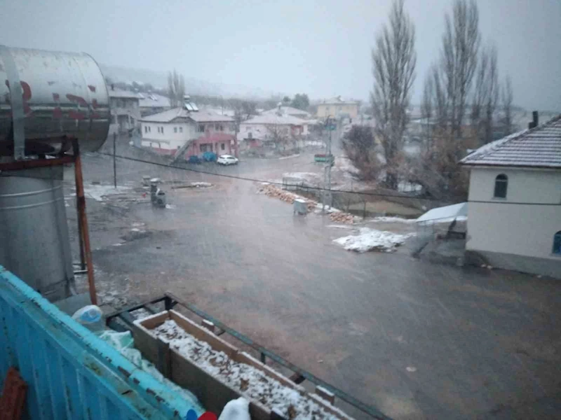 Malatya’da yüksek rakımlı bölgelerde kar yağışı etkili oldu
