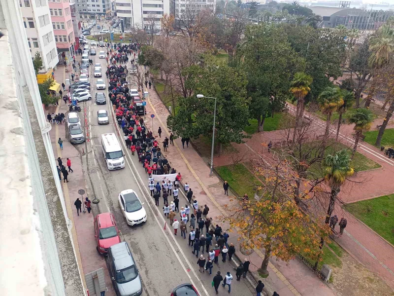 Emekliler, maaş beklentileri için yürüdü
