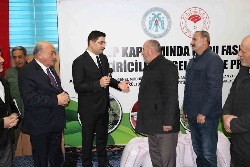 Erzincan’da çiftçilere yerli ve milli tohum dağıtıldı
