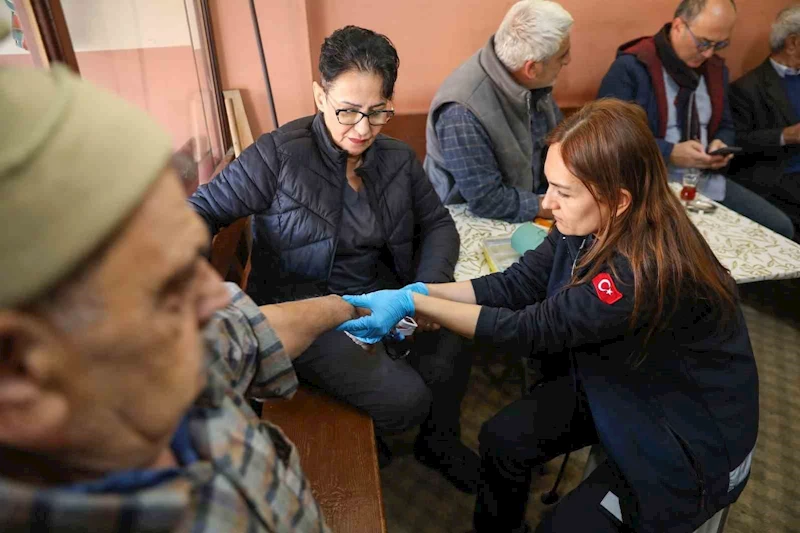 Alanya’da evde sağlık taramaları yılbaşında da devam ediyor
