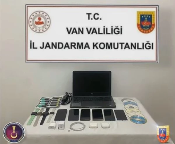 Erciş’te telefonlara IMEI klonlaması yapan iş yerine operasyon: Çok sayıda malzeme ele geçirildi
