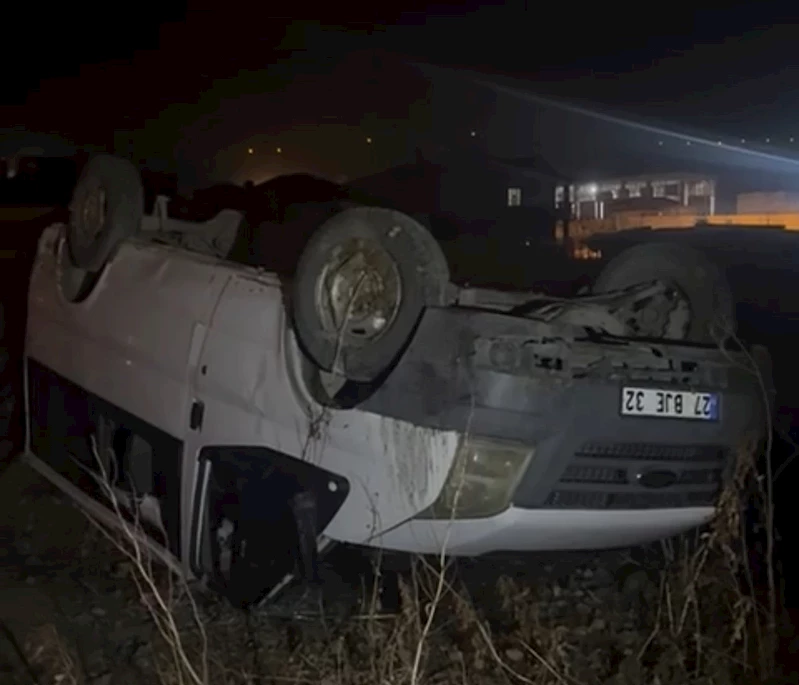 Yüksekova’da kontrolden çıkan minibüs takla attı: 7 yaralı
