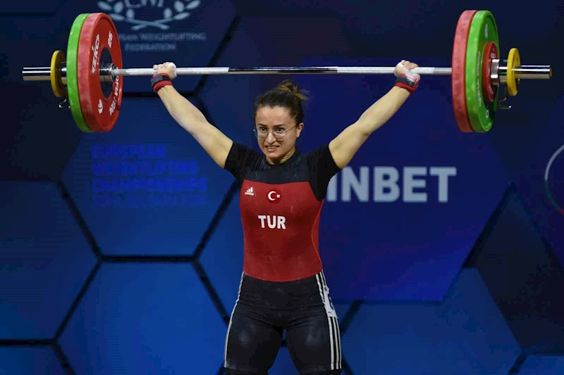Aysel Özkan’dan koparmada bronz madalya
