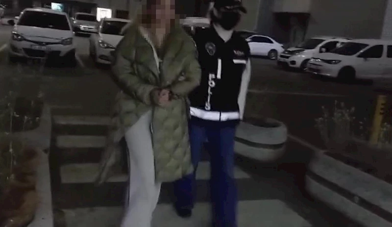 Lüks aracın üzerinde para sayarak silah paylaşımı yapan sosyal medya fenomeni gözaltında