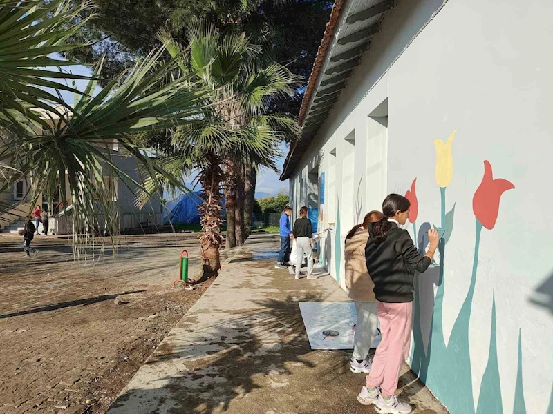 Köyceğiz Ortaokulu duvarları, resimlerle güzelleştirildi
