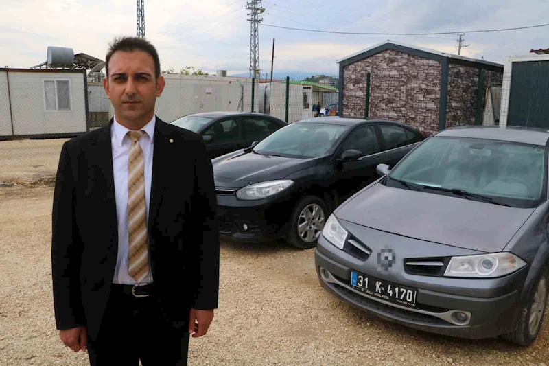 ’İsraf haramdır’ diyen belediye başkanı, makam aracı uygulamasını kaldırarak araçları satışa çıkardı
