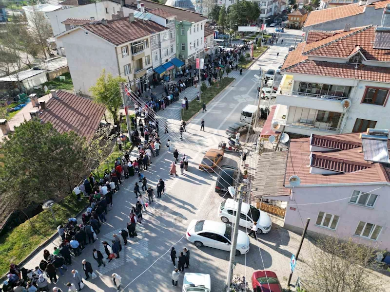 Şeker dağıtma geleneklerini bu bayram da sürdürdüler
