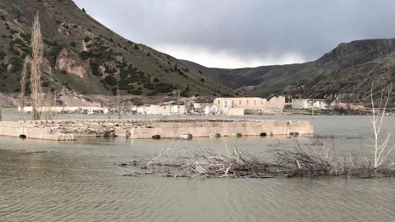 Kars’ta baraj kapakları kapandı, eski köy sular altında kaldı

