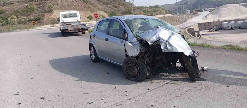 Amasya’da kaza yapan otomobilde can verdi
