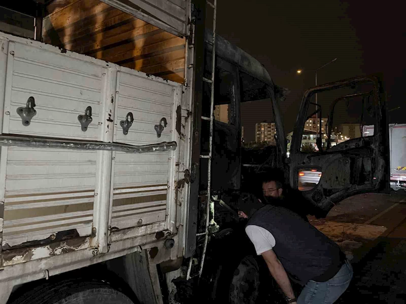 Başakşehir’de kamyonu yanan şoför: 