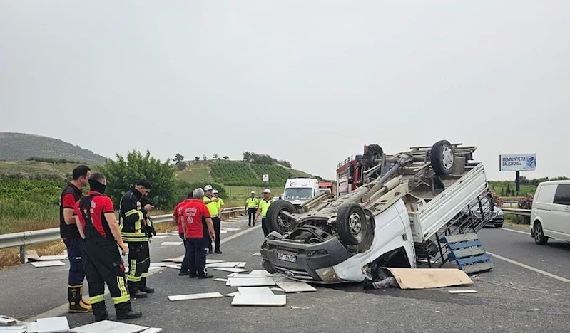 Mersin’de lastiği patlayan kamyonet devrildi, sürücü öldü
