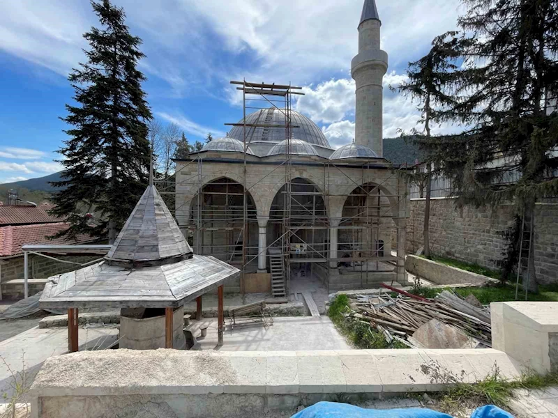 Birçok badire atlatan Osmanlı’nın 508 yıllık camisi, tarihe tanıklık ediyor
