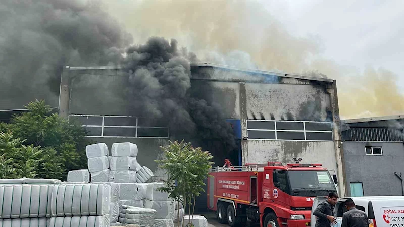 Uşak’ta tekstil fabrikasında çıkan yangın kontrol altına alındı
