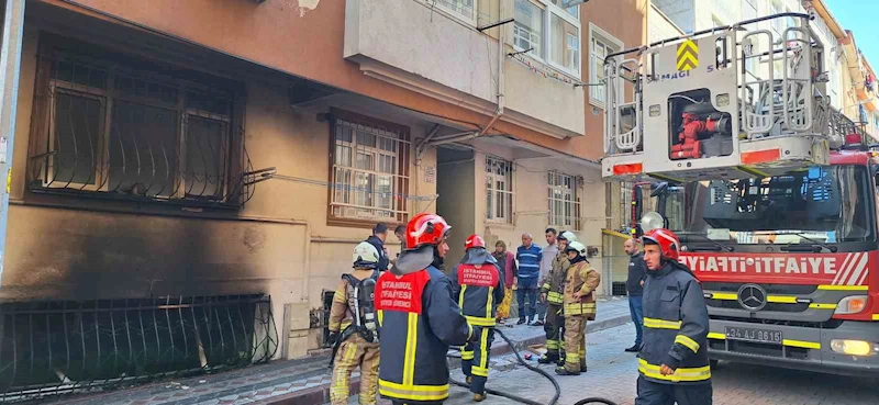 Sultangazi’de bodrum kattaki daire alev alev yandı: Faciadan dönüldü
