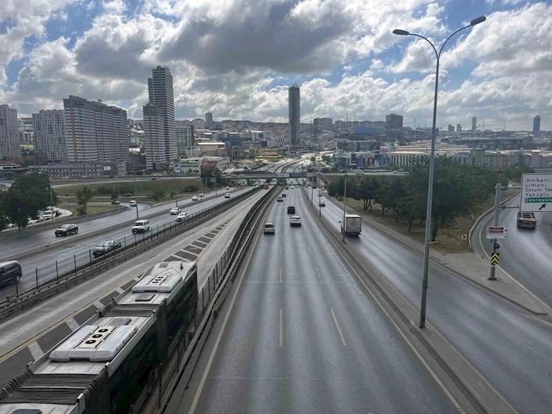 Bayram tatilinin ilk günü İstanbul’da trafik boş kaldı
