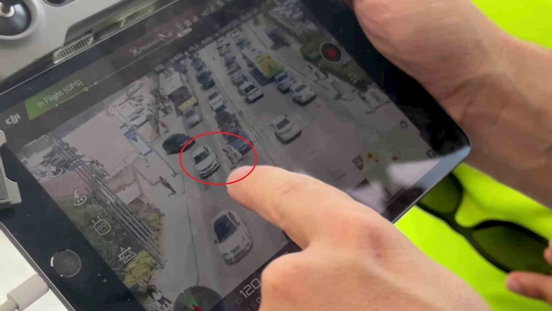 (Özel) Bursa’da dron destekli ’yaya’ denetimi: Yol vermeyen sürücüler teker teker tespit edildiler
