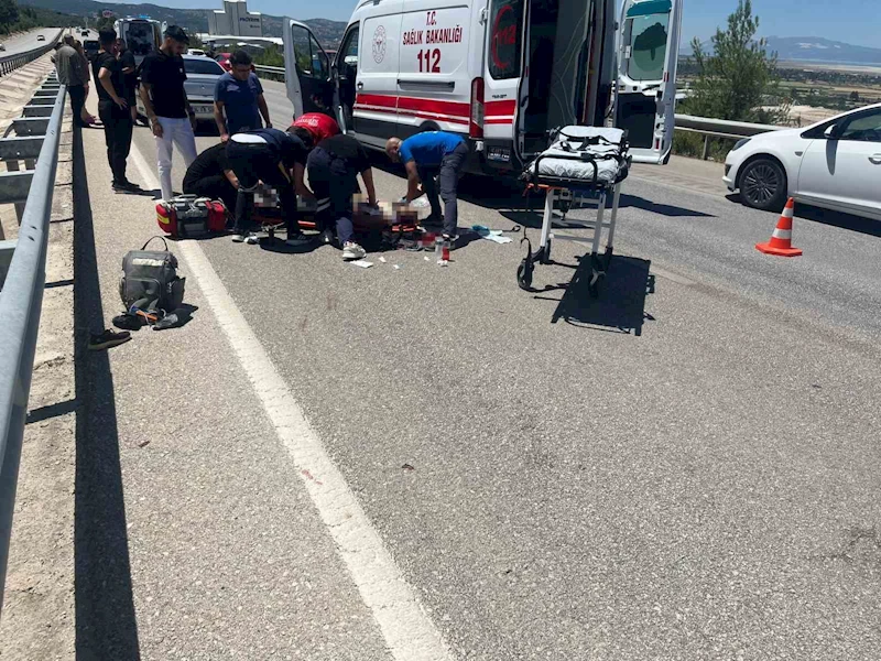 Isparta-Burdur kara yolunda kontrolden çıkan motosiklet bariyere çarptı: 1 ölü, 1 yaralı
