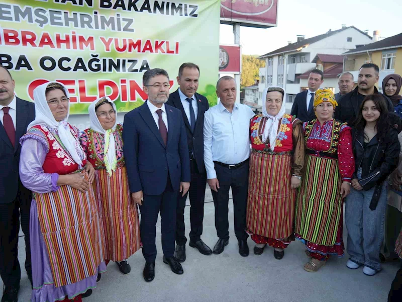 Bakan Yumaklı, Pınarbaşı’nda ilçe halkı ile bayramlaştı
