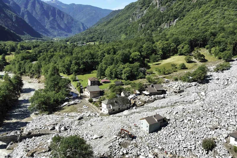 İsviçre’de sel ve toprak kayması
