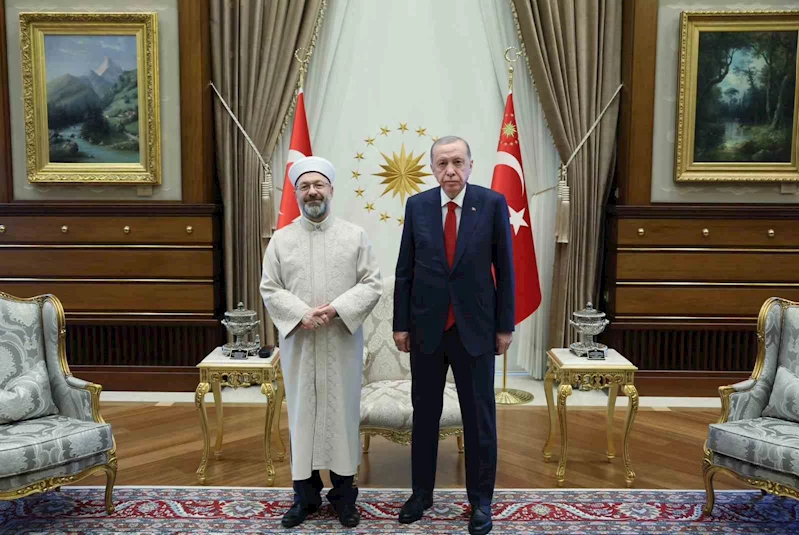 Cumhurbaşkanı Erdoğan, Diyanet İşleri Başkanı Erbaş’ı kabul etti
