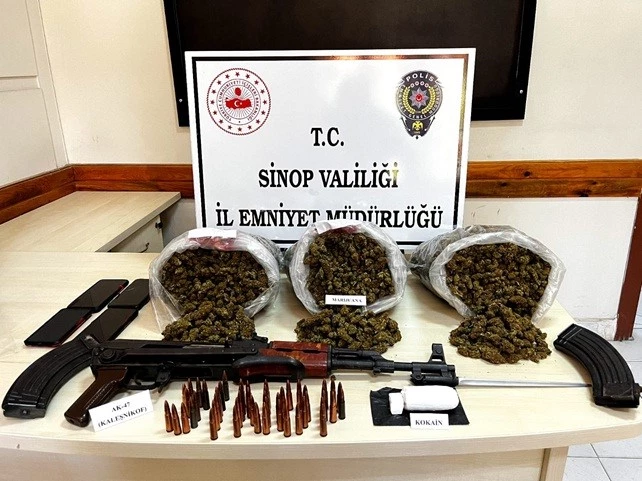 Sinop’ta değeri yaklaşık 3 milyon TL değerinde uyuşturucu madde ele geçirildi
