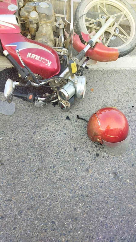 Gazipaşa’da motosiklet sürücüsünün hayatını kask kurtardı
