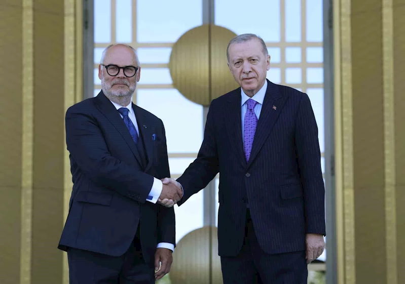 Cumhurbaşkanı Erdoğan, Estonya Cumhurbaşkanı Alar Karis’i resmi törenle karşıladı