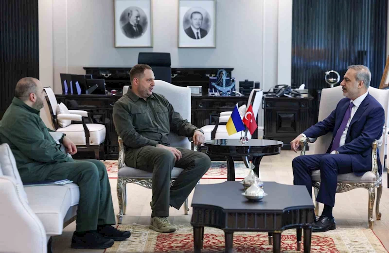 Bakan Fidan, Ukrayna Devlet Başkanlığı Ofisi Başkanı Yermak ve Savunma Bakanı Umerov ile görüştü
