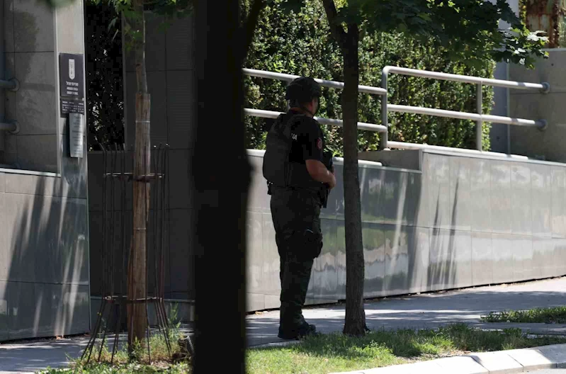 Sırbistan’daki İsrail Büyükelçiliği önünde oklu saldırı
