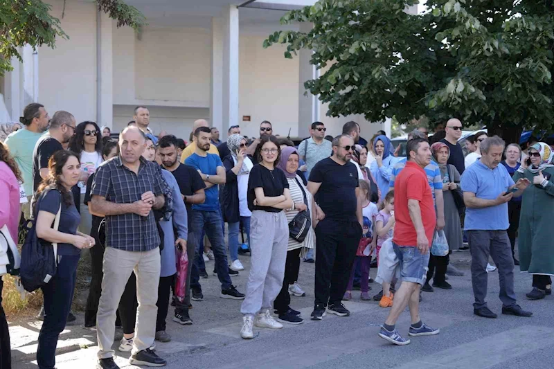 Kartal Belediyesi, LGS’de ter döken öğrencileri yalnız bırakmadı
