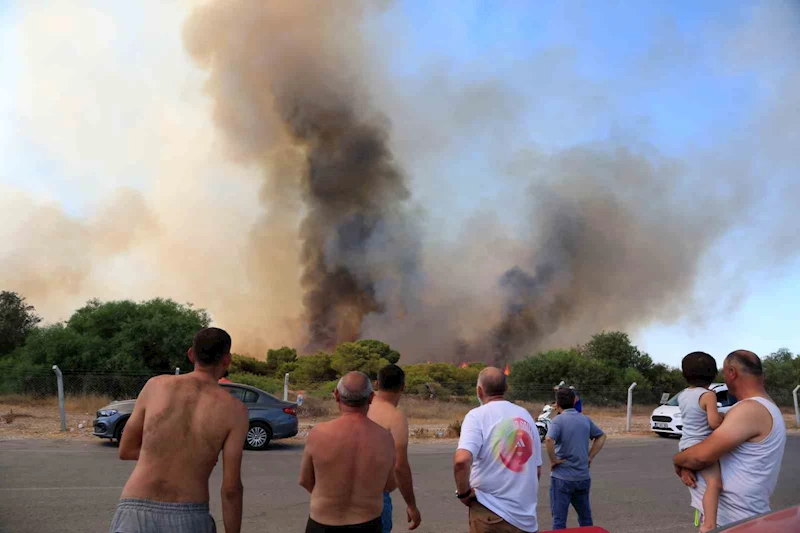 Antalya’daki yangın havalimanına yakın olması sebebiyle havadan müdahale kontrollü olarak yapılıyor
