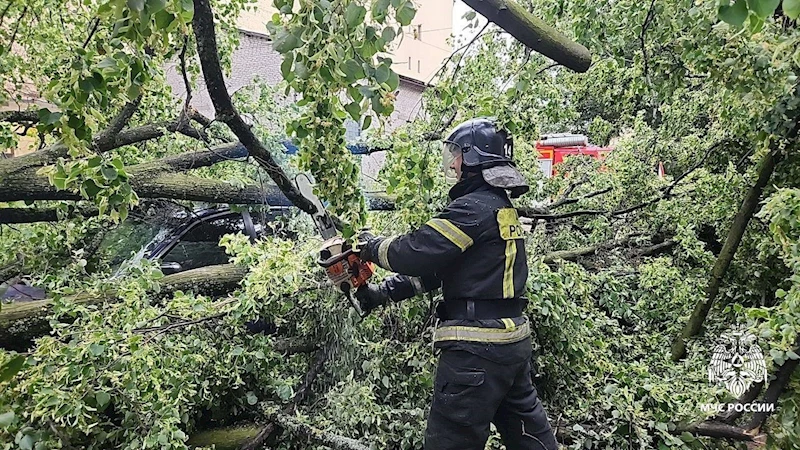 St. Petersburg’u fırtına vurdu: 1 ölü
