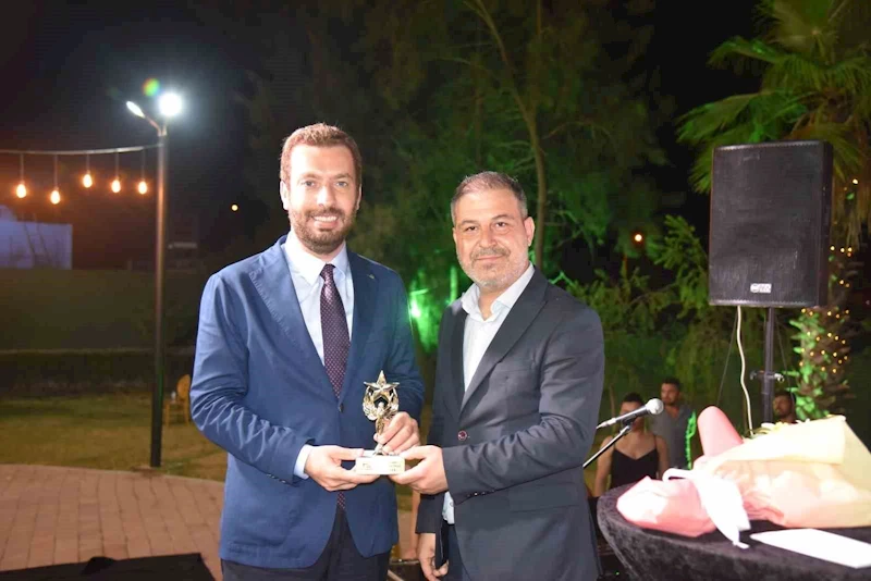 Başkan Kadir Aydar, en başarılı belediye başkanı seçildi
