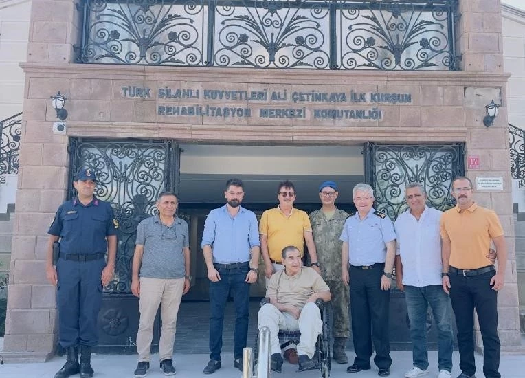 Efsane başkanı Mehmetçik’e bağışladığı rehabilitasyon merkezine götürdü
