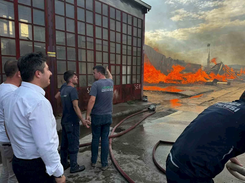 Başkan Özel: “Kereste fabrikasındaki yangını kontrol altına alma çalışmaları sürüyor