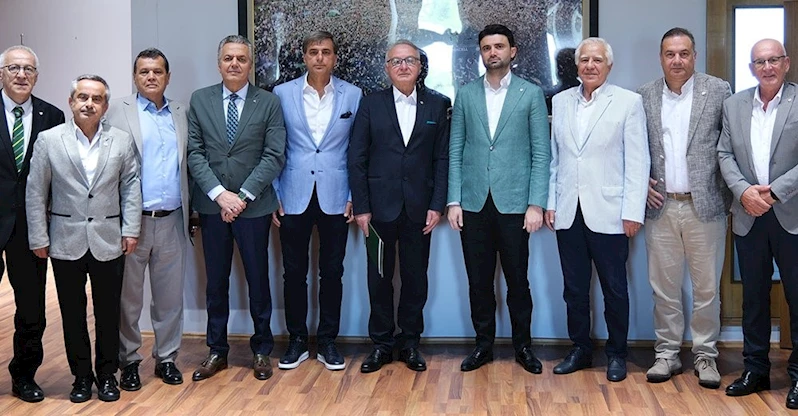 Bursaspor’un yeni Divan Kurulu Başkanı Gökhan Tuzlacıoğlu, kulübü ziyaret etti

